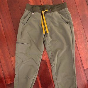 FIGS Women's Zamora - Petite Jogger Scrub Pants - XS - Petite / Moss color